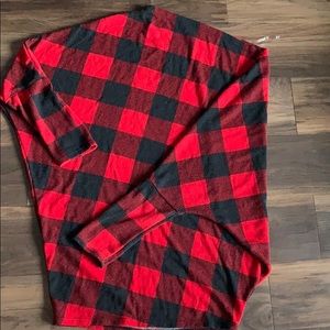 Quarter sleeve red and black plaid